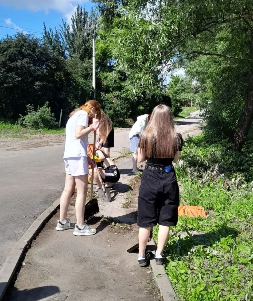 Подростки Корсаковского района проводят лето с пользой! С 10 июля десять ребят из Корса...