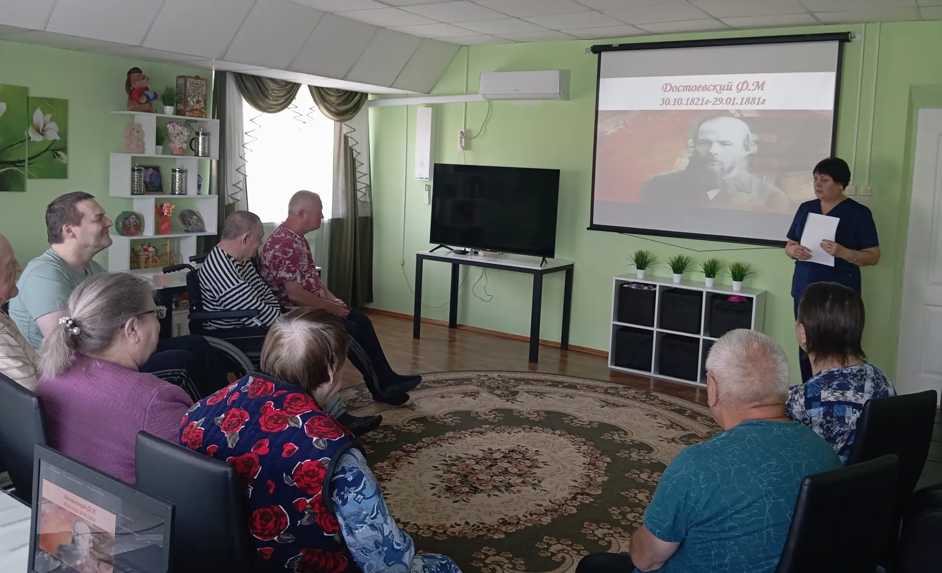 Сегодня прошло очередное заседание литературного кружка «Читай с увлечением», чтобы пог...