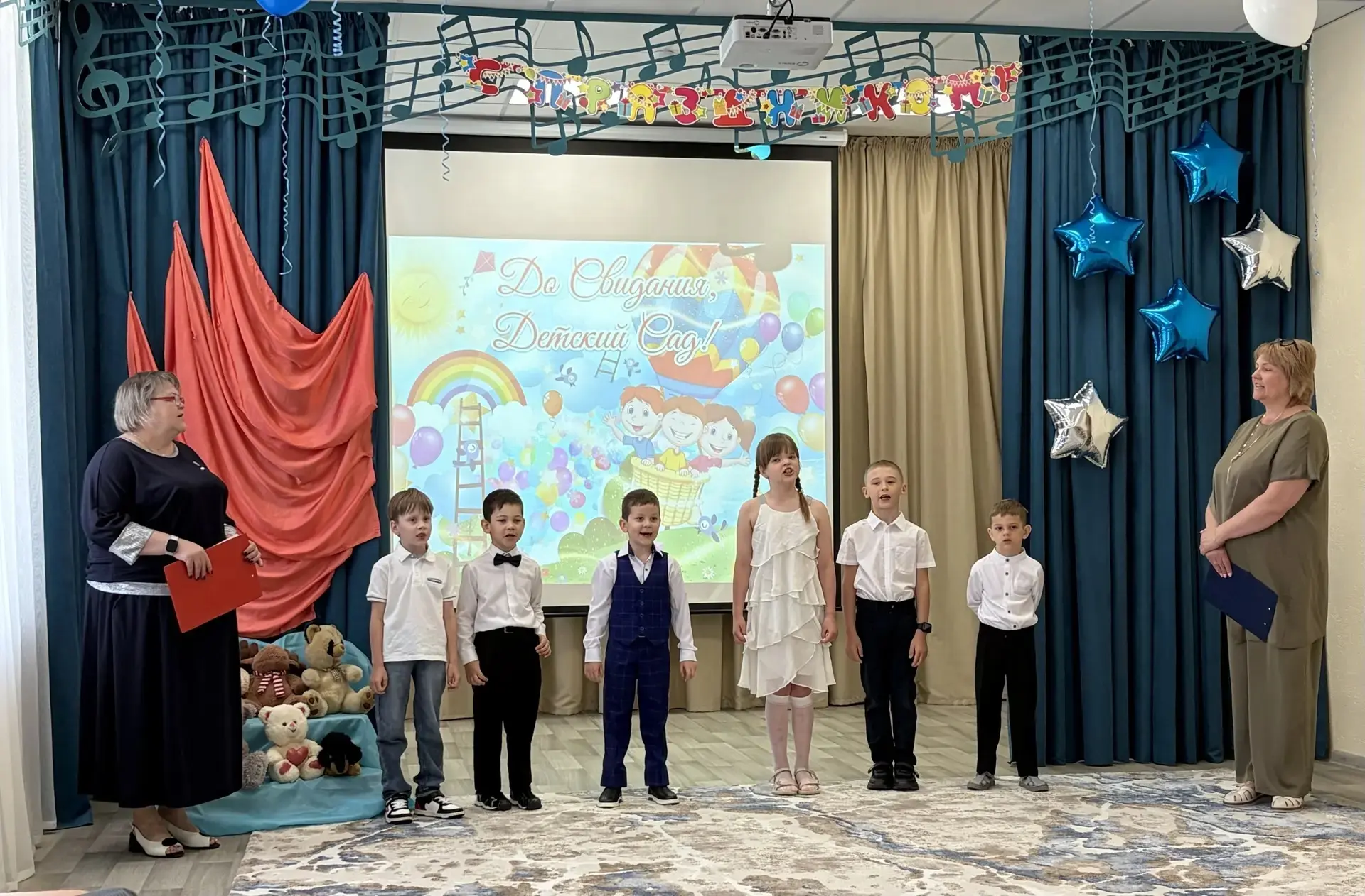 Сегодня в группе "Ручеёк" состоялся праздник - выпуск детей в школу. Ребята на корабле " Мечта" отпр