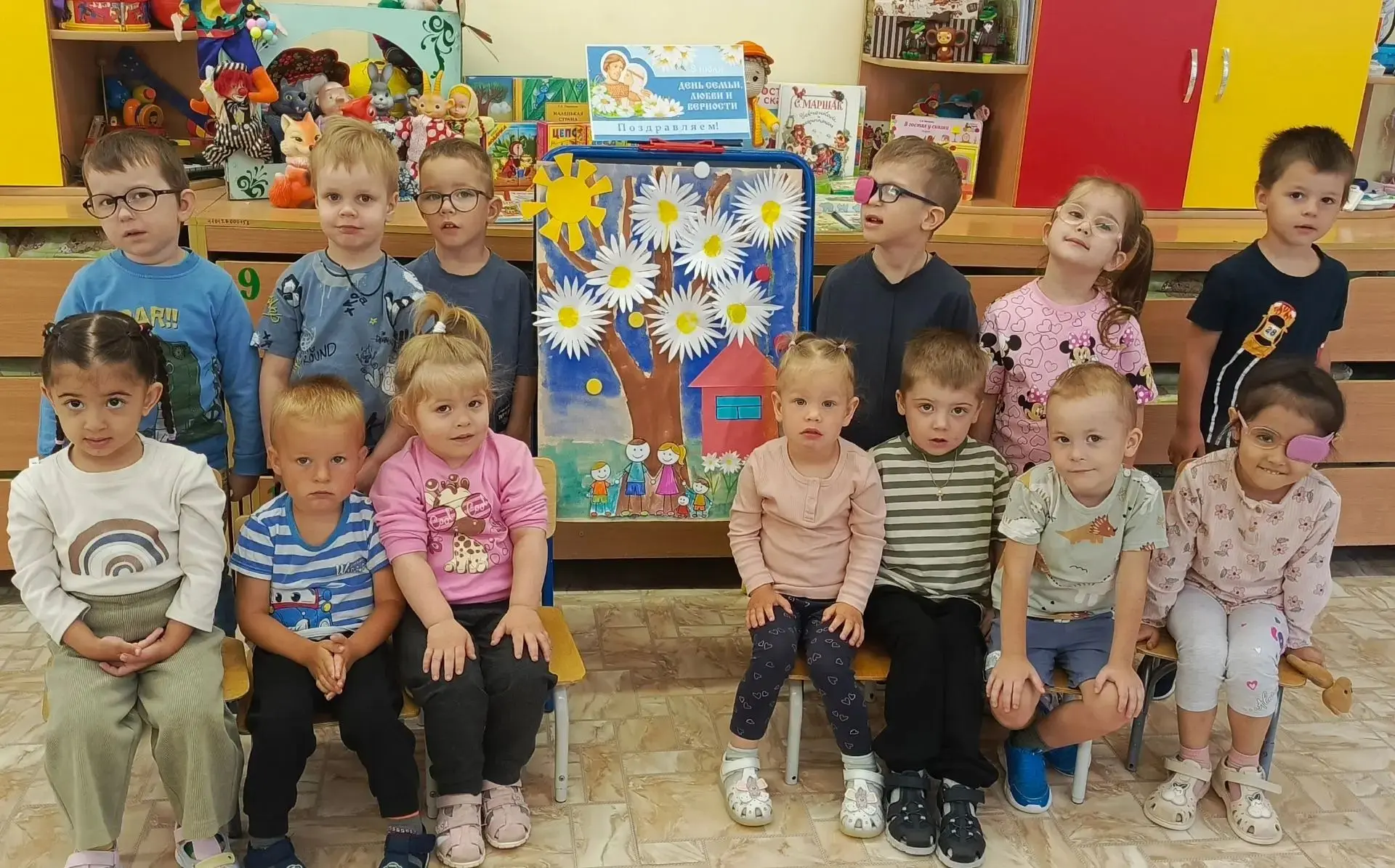 👫8 июля в нашем дошкольном учреждении прошёл конкурс рисунков ко Дню семьи, любви и верности.

Это 