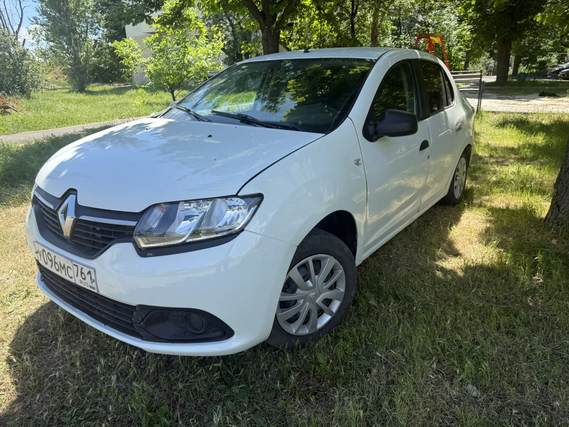 Продам Рено Логан 2 2018г 
с документами полный порядок
Стоит ГБО  комплект резины с машиной в подар