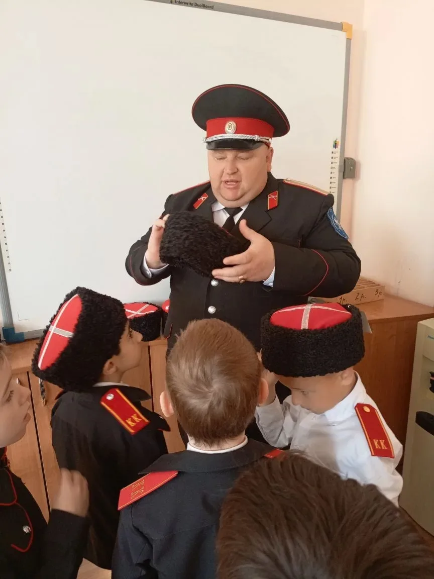 УРОК МУЖЕСТВА   ✏️В преддверии великого праздника Дня Победы в 1 «Д» классе прошел урок Мужества, по