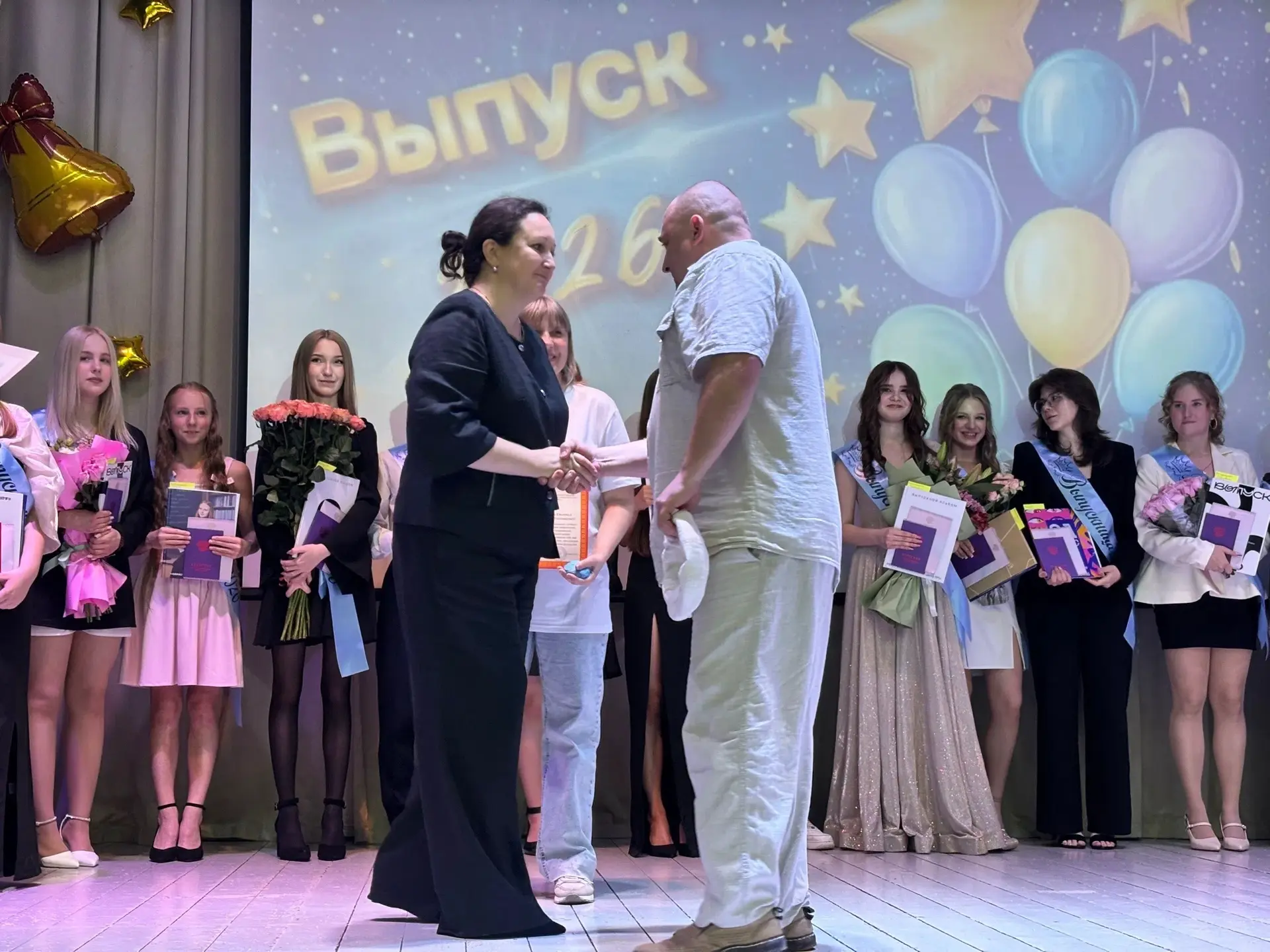 🎉 Торжественный день: вручение аттестатов выпускникам 9‑х и 11‑х классов! 🎉

Состоялась долгожданн