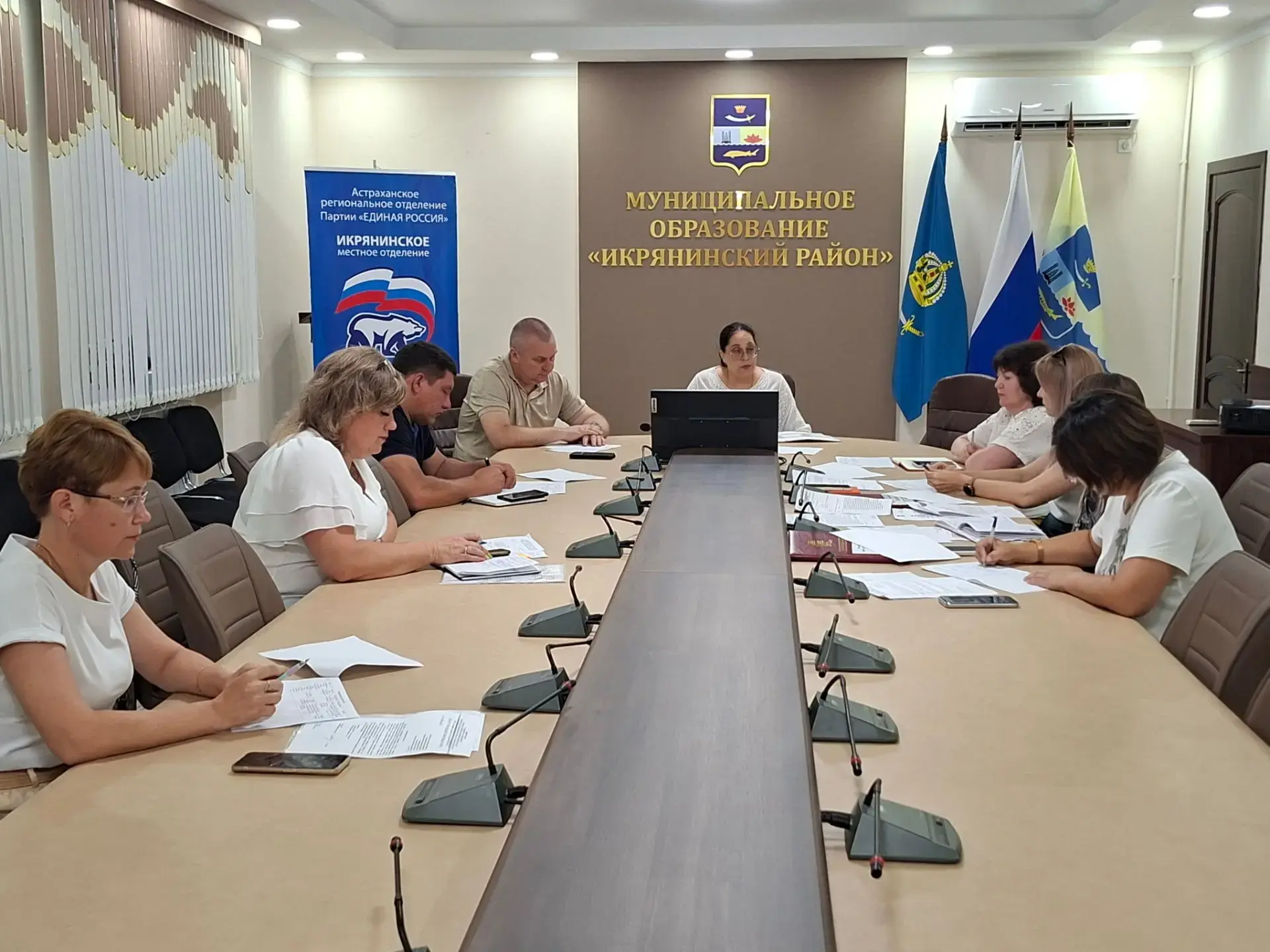 В Икрянинском районе обсудили меры поддержки участников СВО и членов их семей

В администрации район