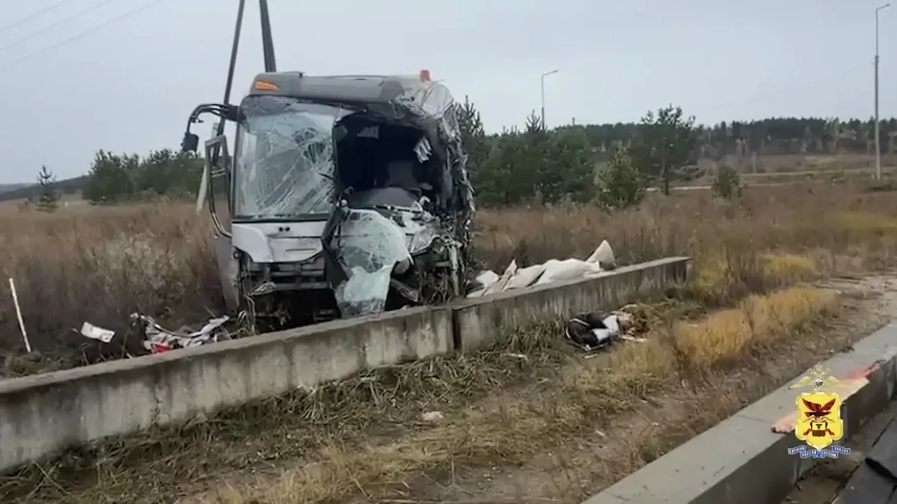 😱 Рейсовый автобус, следовавший из Улан-Удэ в Агинское, попал в ДТП с грузовиком в Заб...