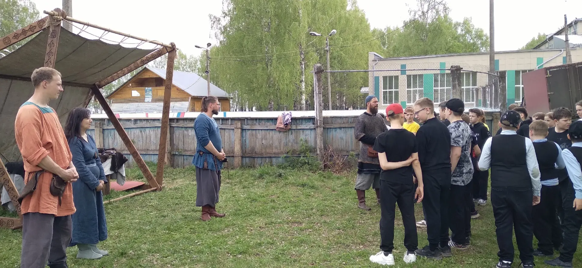 В гостях у ребят Спицынской школы побывала Хлыновская застава. Учащиеся начальной школы...