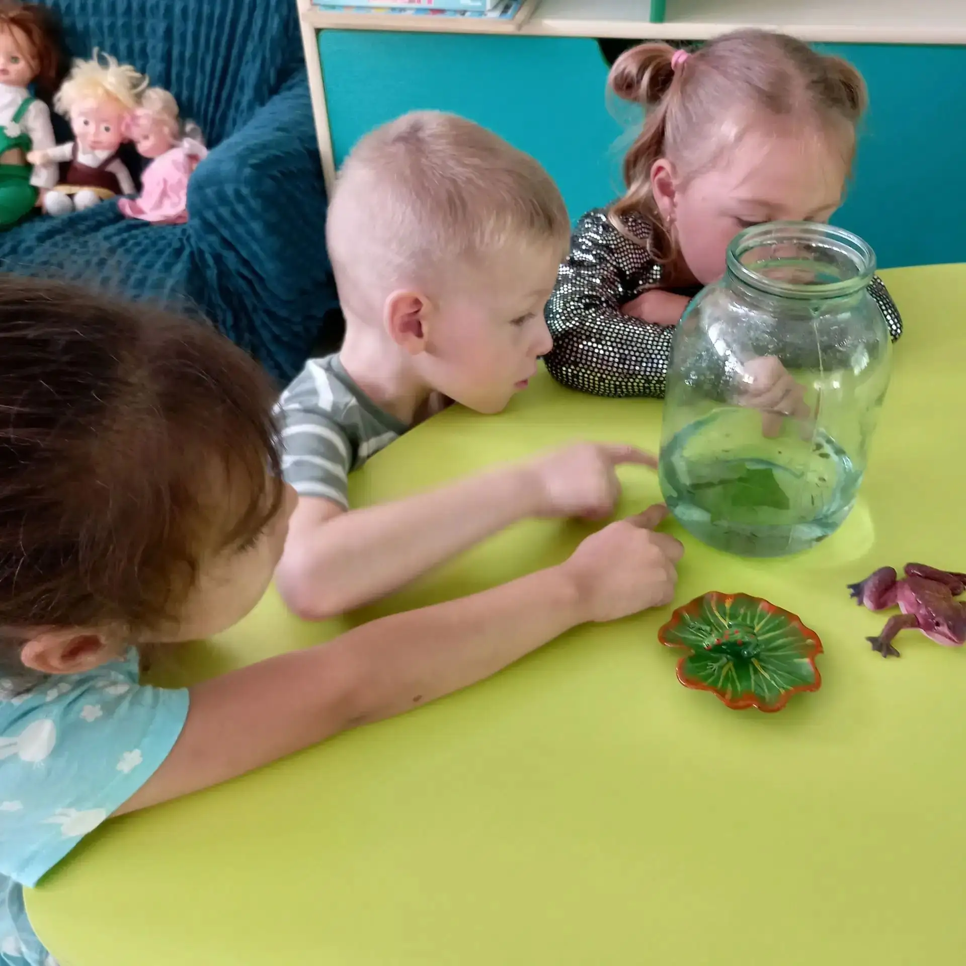 🐸 Секреты природы: как головастик становится лягушкой! 🔍

Наши ребята из группы №4 совершили насто