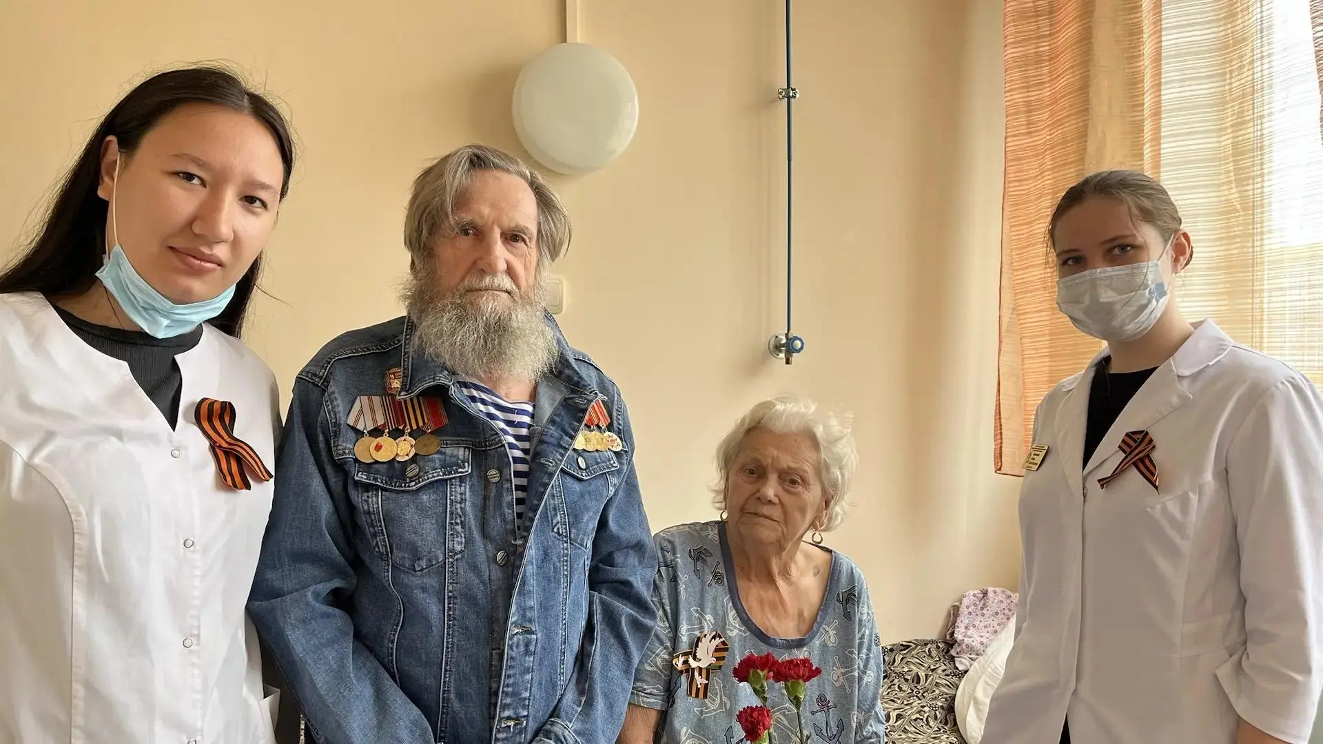 Студенты КрасГМУ поздравили ветеранов с Днём Победы 🎖️