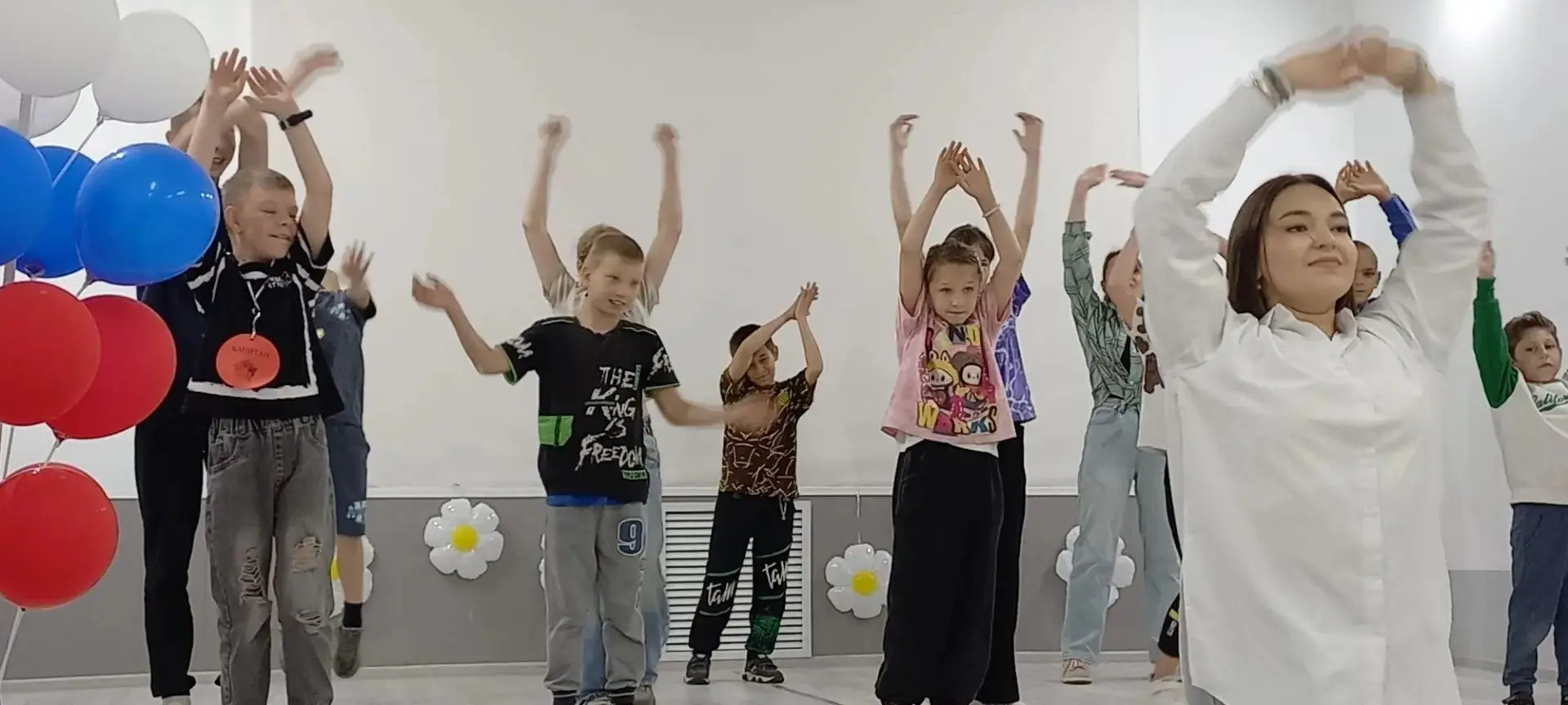 🌞  Лето начинается с хорошего настроения!
 
Педагоги МБОУ ДО ЦДТ «Ровесник» посетили МБОУ СОШ № 2, 