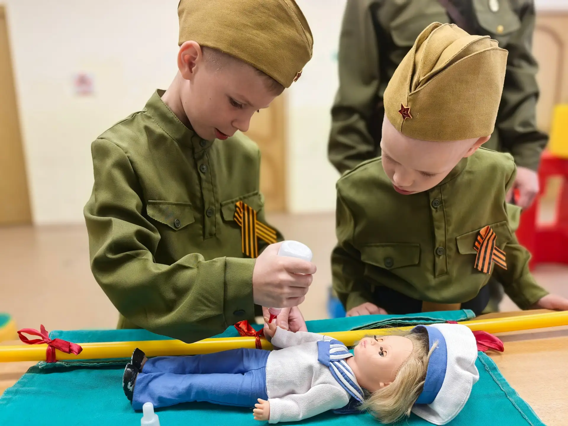 Три дня. 17 команд. 17 пап за руку с детьми. Это было мощно. 🇷🇺

Вот и отгремела наша квест-игра «