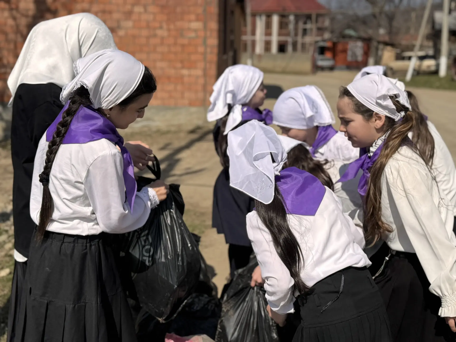 🌍Экология на практике🌍  💚Орлята России нашей школы с радостью рассказывают о проделанной работе по т