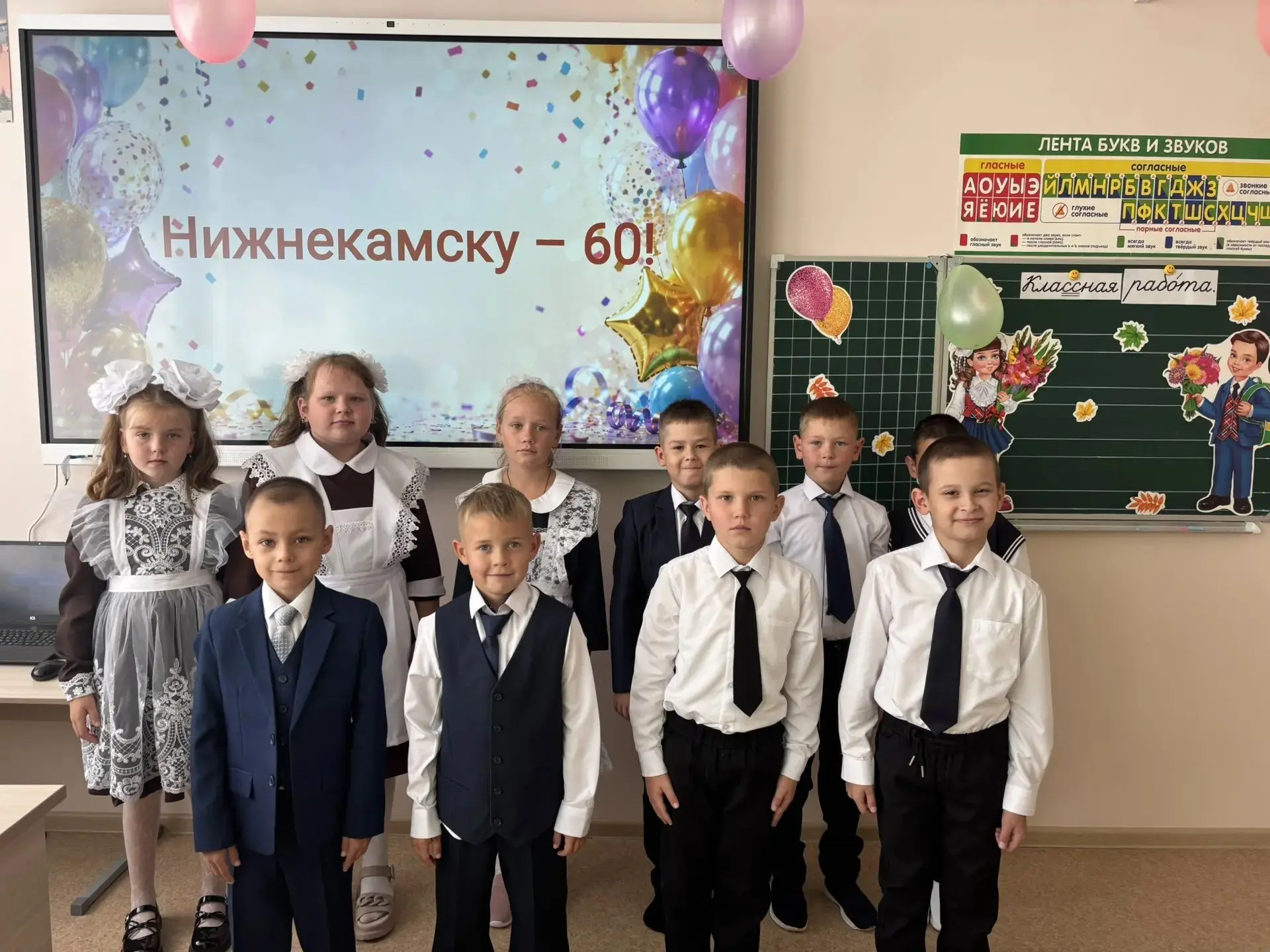 В школе прошли первые классные часы, посвящённые 60-летию Нижнекамска