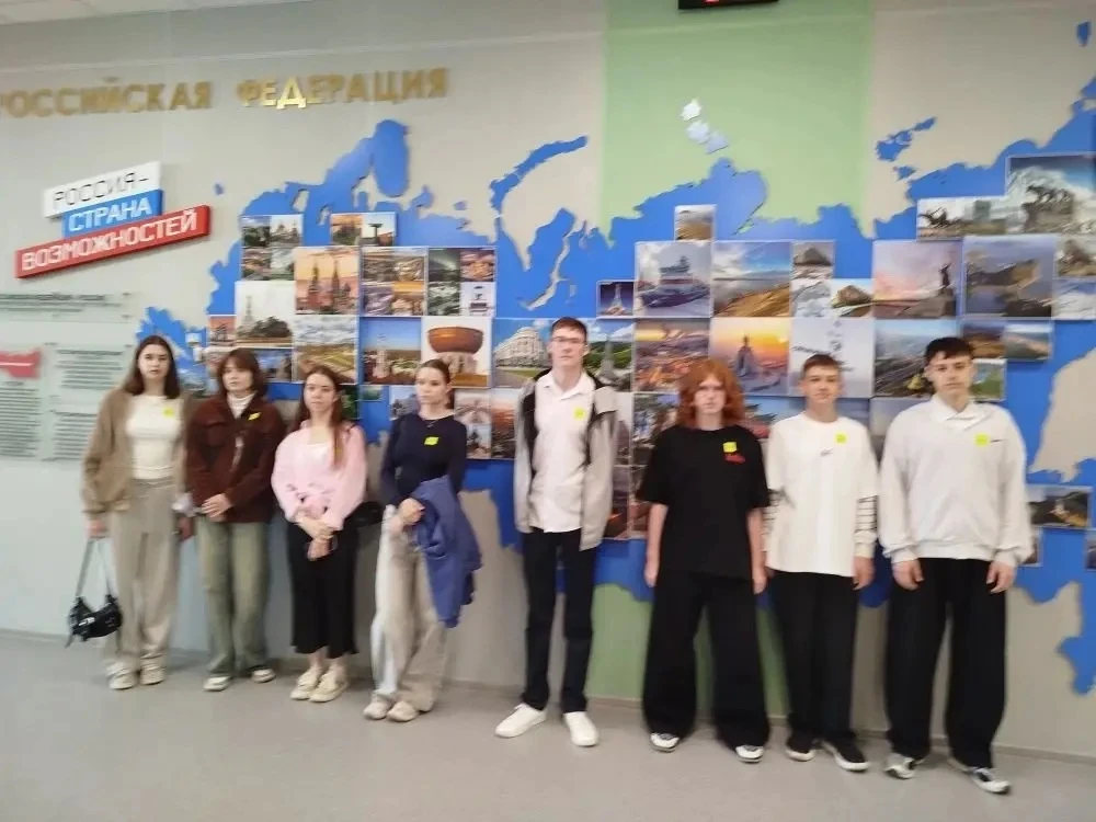 🎓 Сегодня учащиеся 10 «А» и 8 «Б» классов посетили профориентационный форум «Карьерный навигатор: Вы