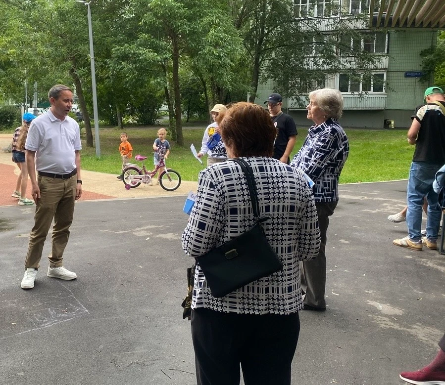 Встретился с жителями домов 26, корпуса 2–5, на Дубнинской улице в районе Восточное Дегунино

Жители