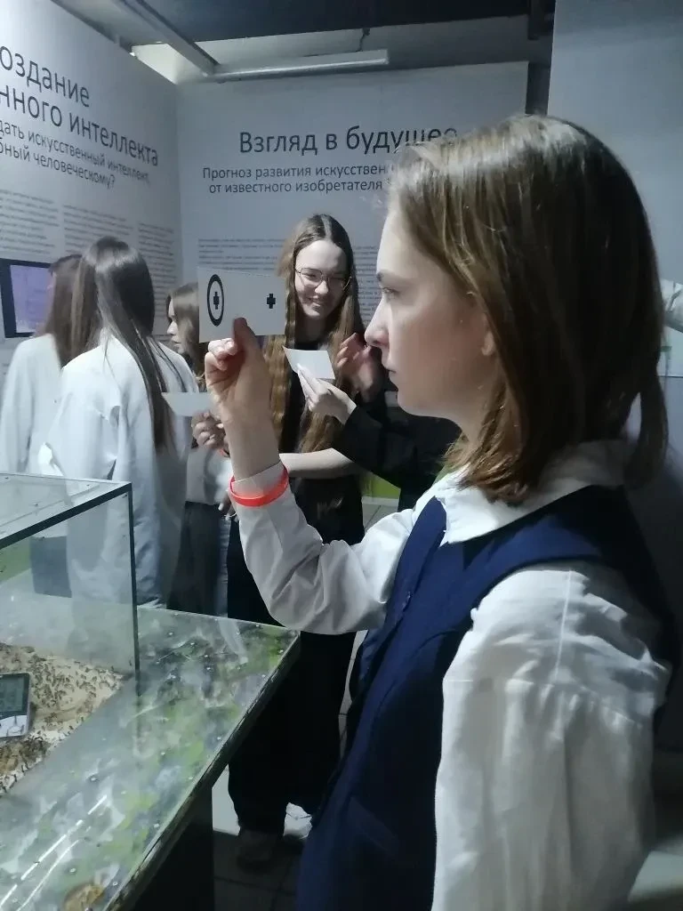 8 апреля учащиеся 7-9 классов по Пушкинской карте посетили музей Кварки, программу "7 чудес света". 