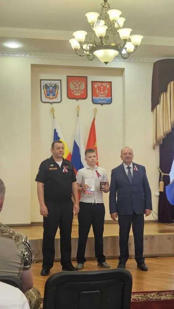 Главный документ в День главной страны 🇷🇺

Сегодня, в День России, в Усть-Донецком районе произошл