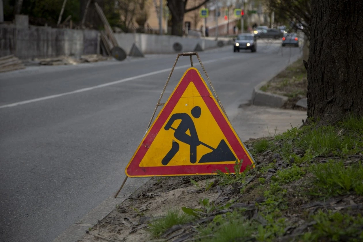 🚧 Ограждения починили на 11 дорогах в Подмосковье