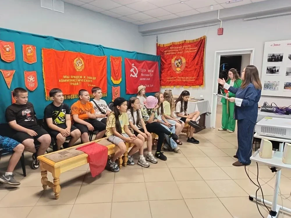 Сегодня в музее прошел урок для ребят из лагеря дневного пребывания, посвященный  государственному п