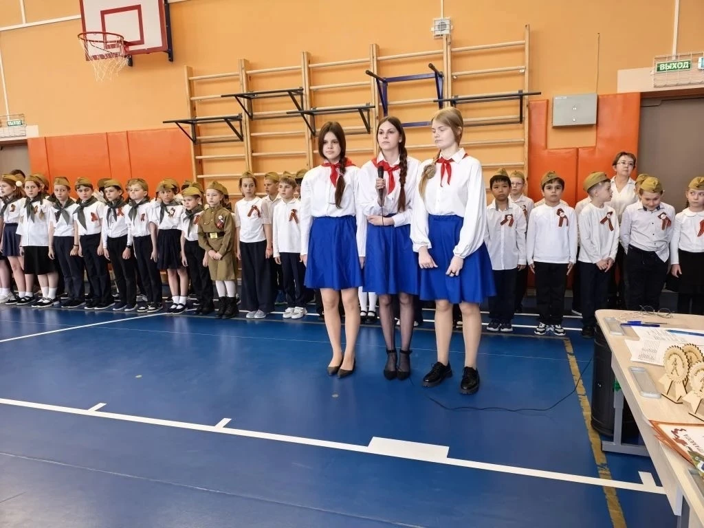 🎶 Строем — к Победе!  В честь 81-й годовщины Победы в Великой Отечественной войне в школьном корпусе