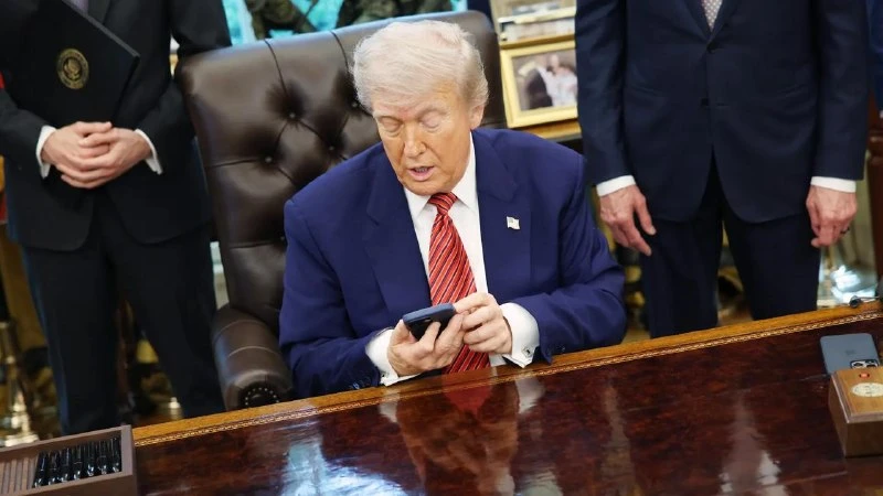 🗓️ В конце 2025 года Дональд Трамп, используя нейросеть Grok, запросил анализ потенциа...