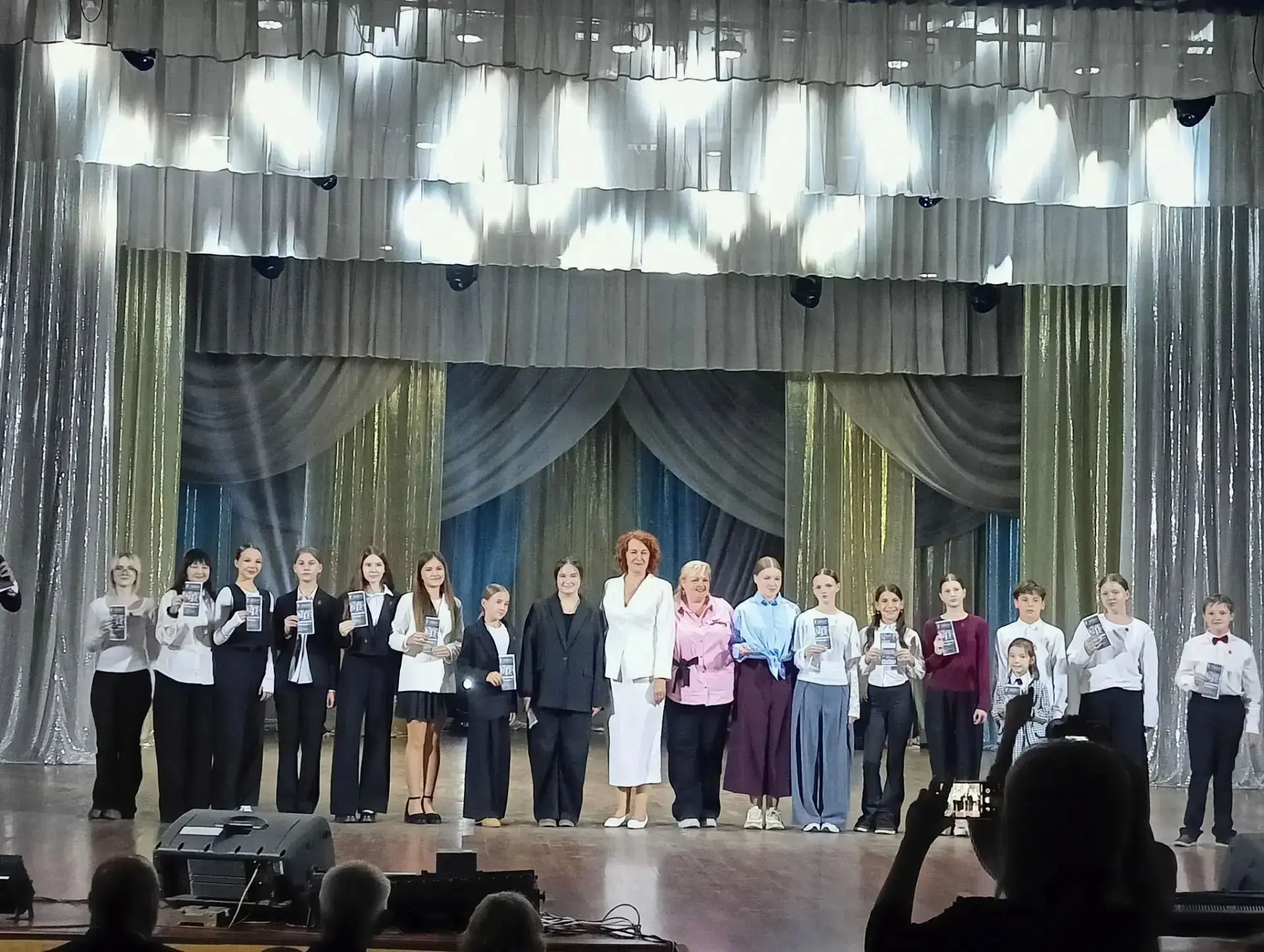 � Наши гимназисты в рядах Первых! 🇷🇺10 сентября в ДК "ЧМК" прошло торжественное мероп...