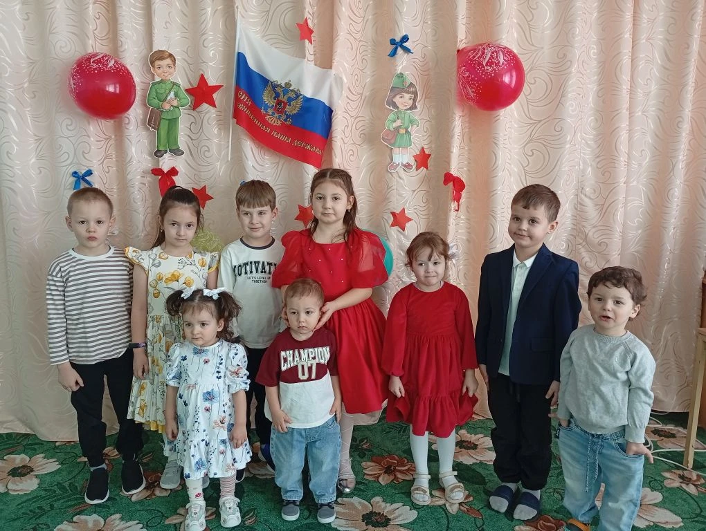 Сегодня в нашем детском саду прошло мероприятие, посвящённое "Дню Защитника Отечества". Дети пели пе