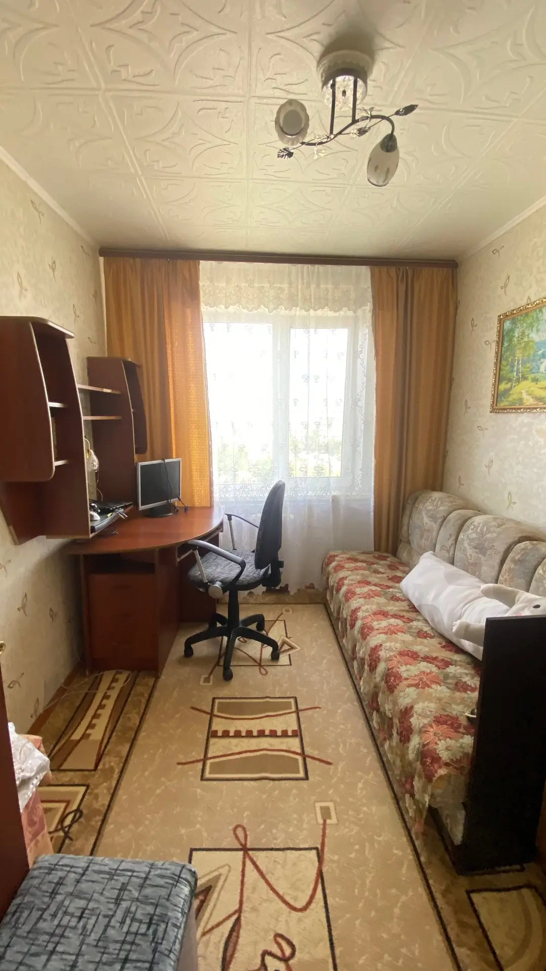 Продаётся 4 х комн.кв -ра Асбестовиков 7,5 этаж
Окна, двери ,трубы заменены, балкон обшит -застеклен