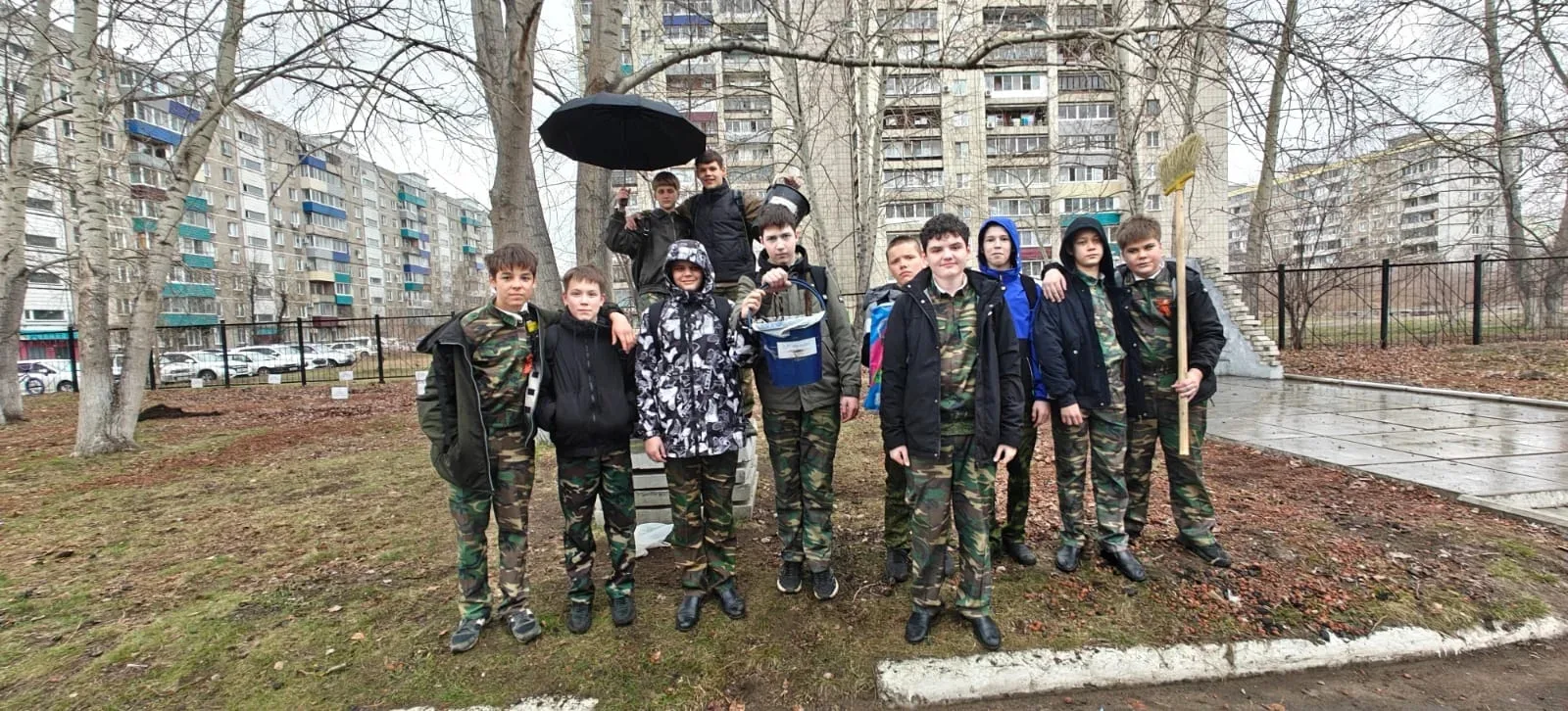🌱Кадеты 7 "К" класса взяли шефство над аллеей выпускников, погибших в ходе специальной военной опера