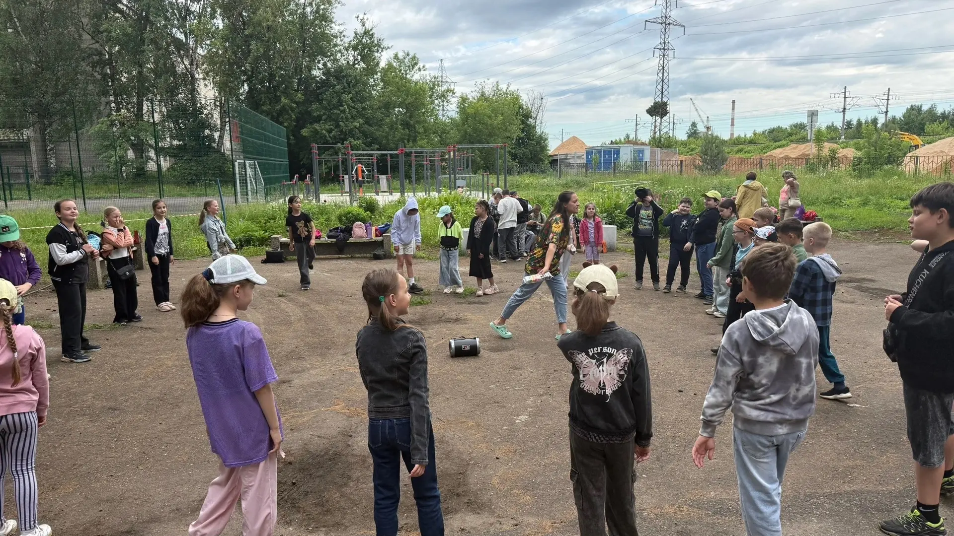 ☀️Будни пришкольного лагеря «Солнышко»☀️

👉Понедельник мы встретили бодро: дружно потанцевали на ут
