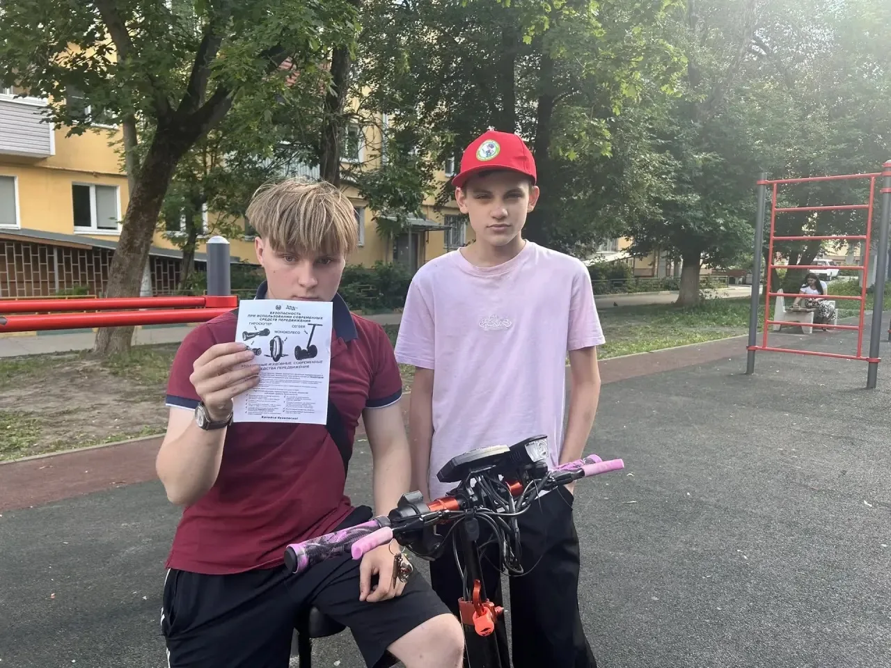 🚦Отряд ЮИД «Светофорики» МБОУ «Школа №122» провёл профилактический рейд на территории улицы Бекетов