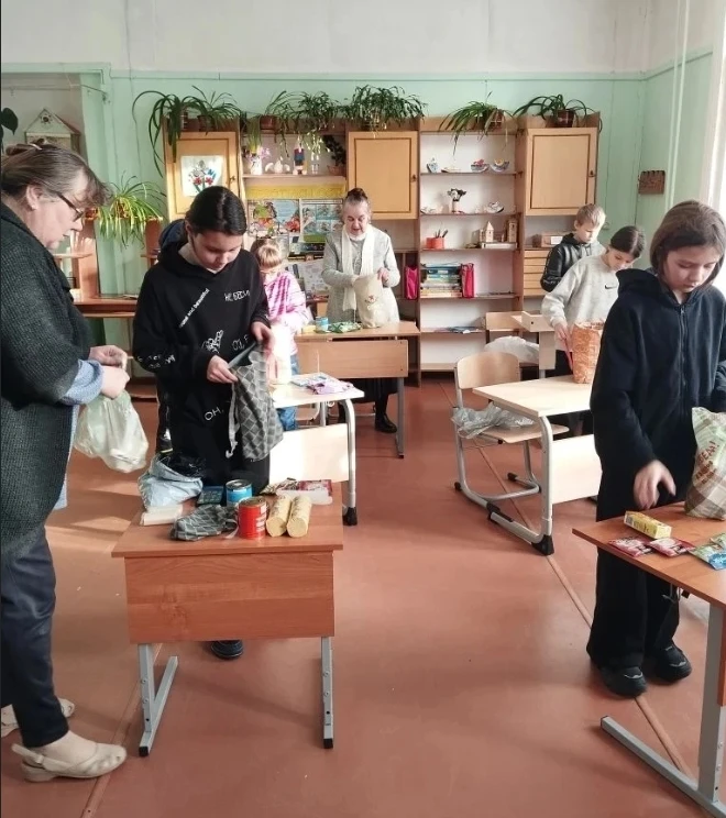 Совместная акция в поддержку бойцов СВО.  В преддверии Дня Защитника Отечества ученики Пайской школы