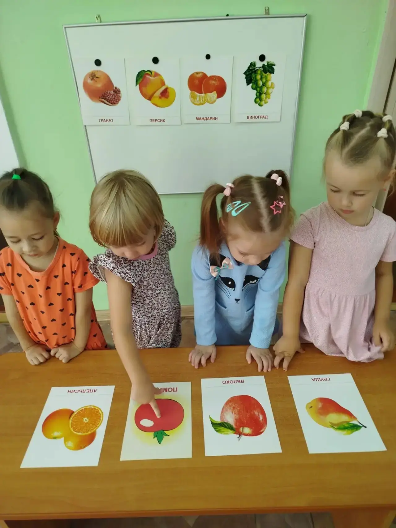 В рамках тематического дня детки группы √ 3 решали важные задачи: