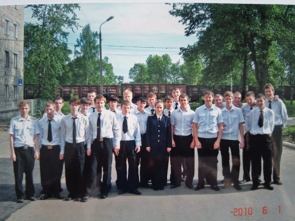 ПО СТРАНИЦАМ ИСТОРИИ РРУ.                 Фотографии курсантов разных лет выпуска...