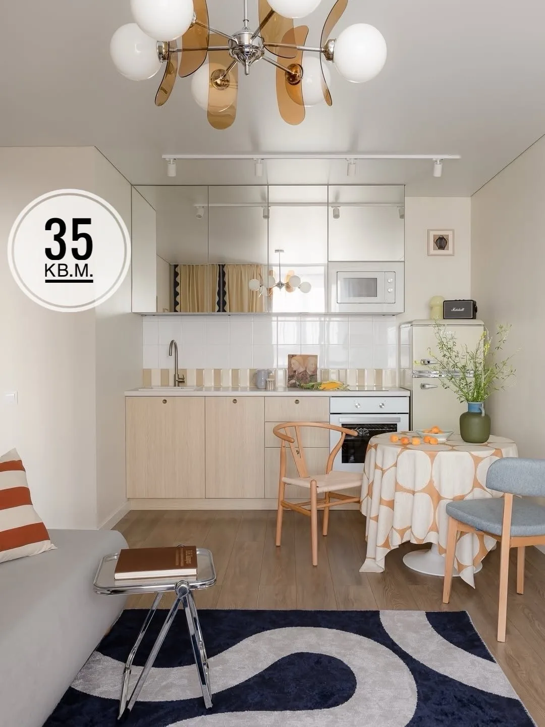 🌞 Делимся квартирой общей площадью 35 кв.м.

35 м², в которых чувствуется воздух. Светлая палитра, 
