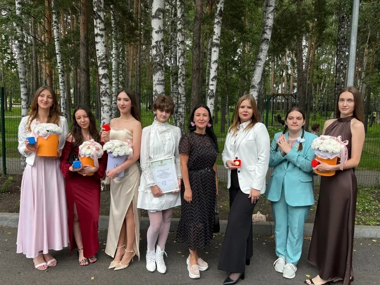 Ярким блеском зажглись сегодня звезды наших медалистов. В доме детского творчества состоялся Бал мед