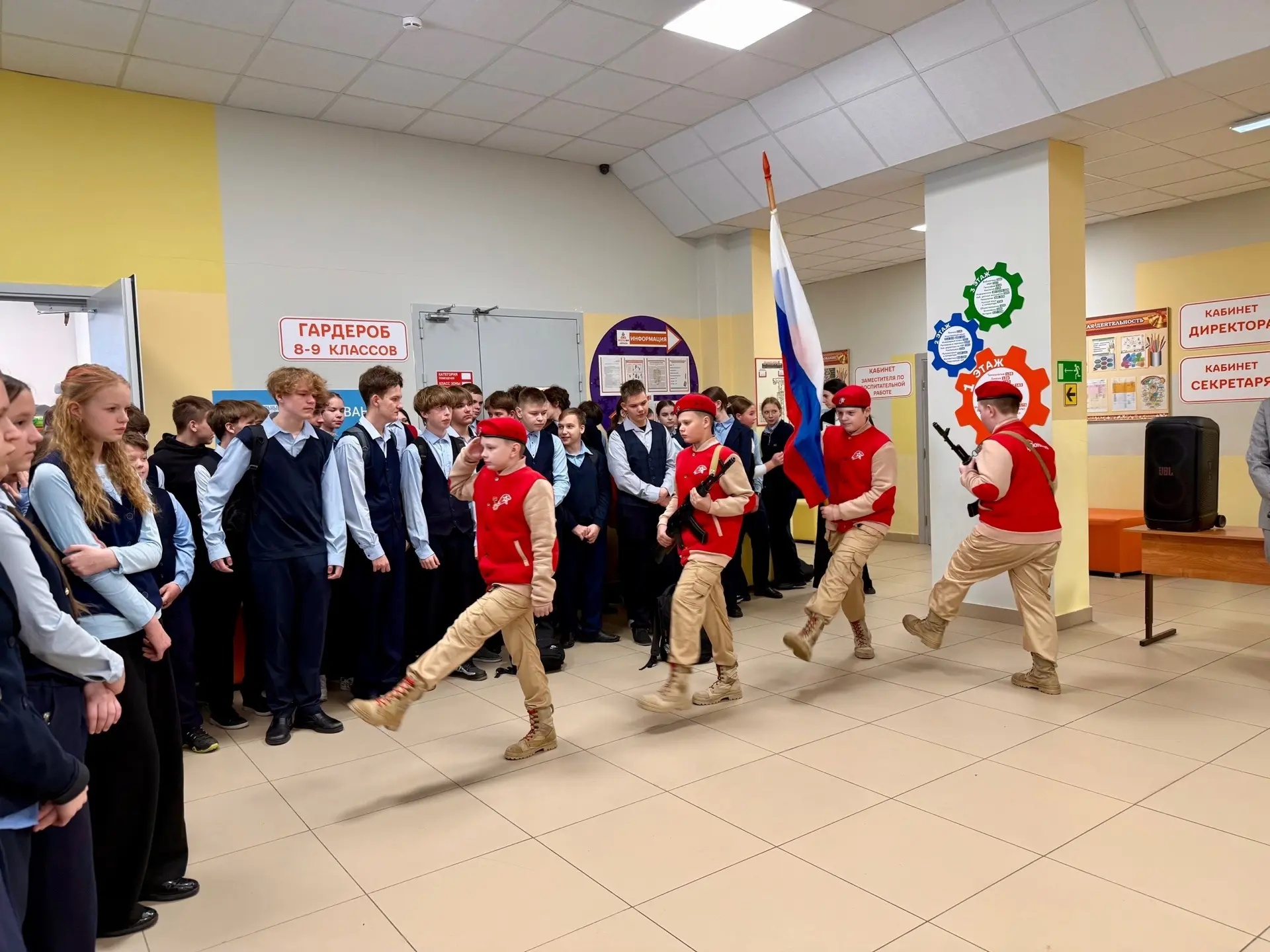 🇷🇺 ТРАДИЦИОННАЯ ЕЖЕНЕДЕЛЬНАЯ ЛИНЕЙКА: «ГЕНОЦИД СОВЕТСКОГО НАРОДА»  📍20 апреля в нашей школе прошла т