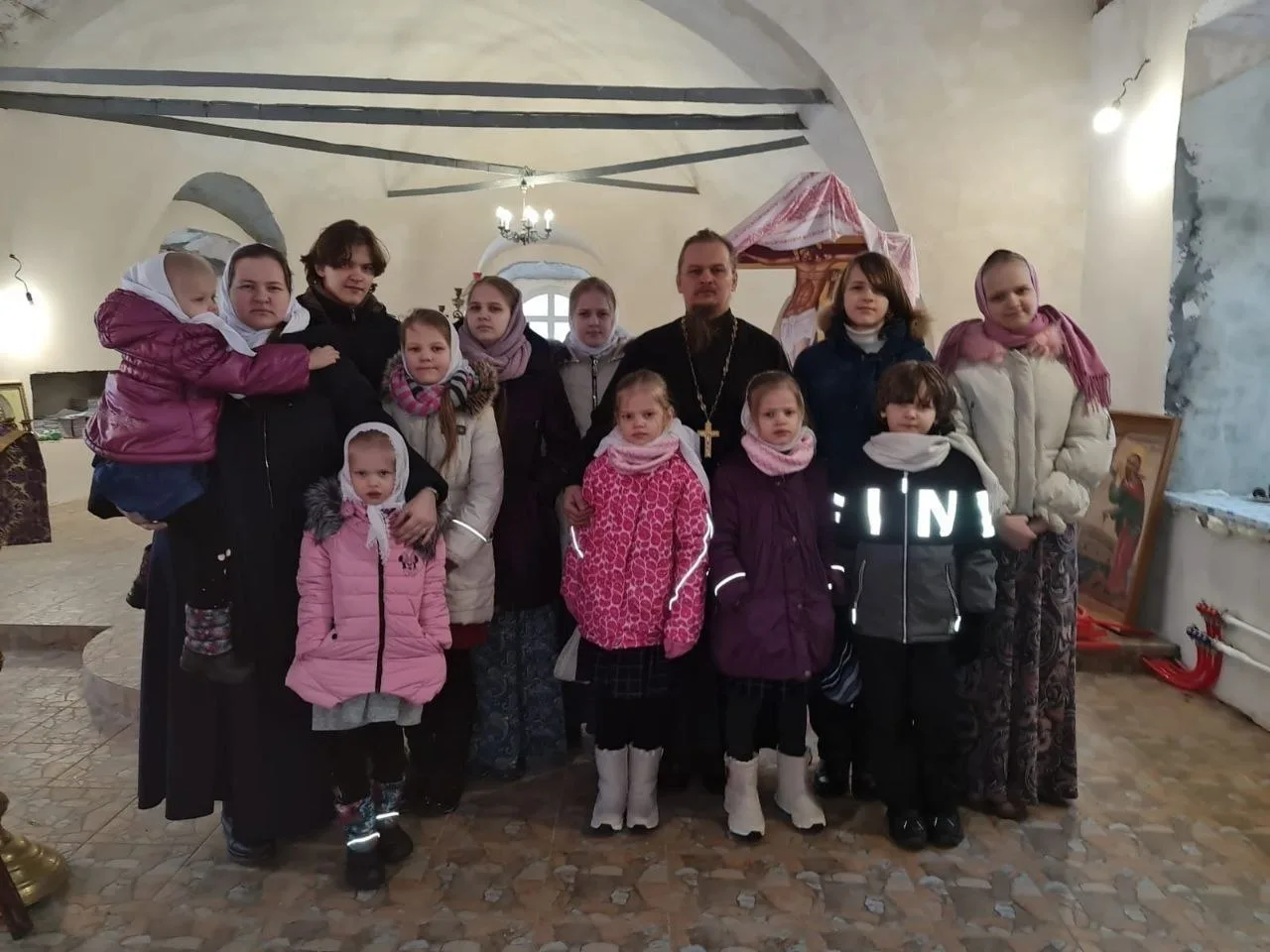 Христос Воскресе  Друзья, давайте всем миром поможем отцу Александру спасти храм. Прямо сейчас ветер