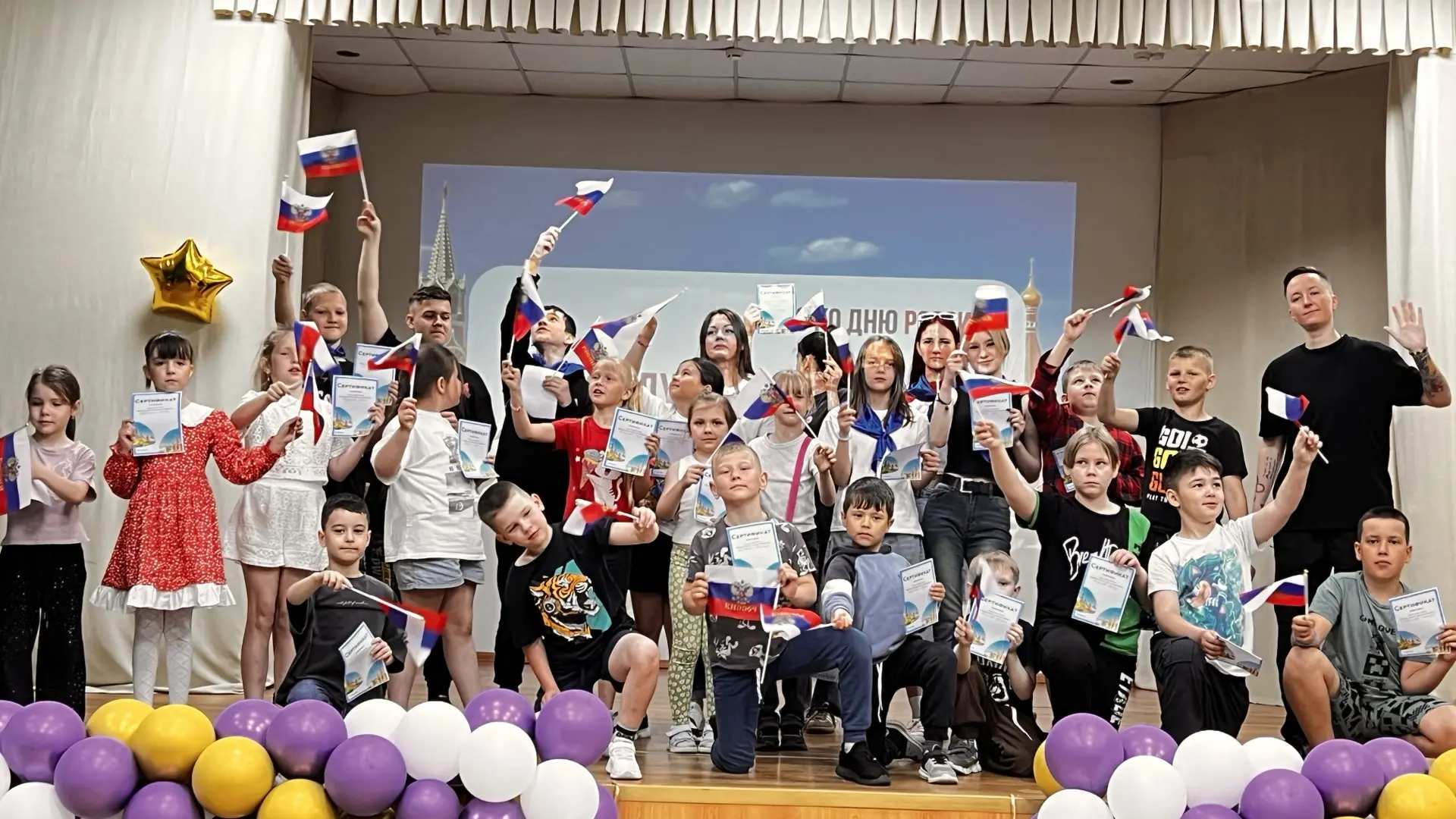 🎉 Сегодня в нашем пришкольном лагере отметили День России — день получился по-настоящему ярким и на