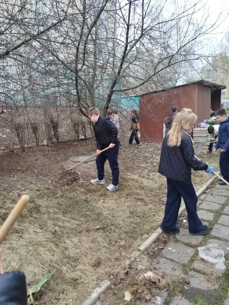 "Сердца в заботе": Орлята 4 классов вышли на субботник!   Наши юные активисты из 4 классов, настоящи