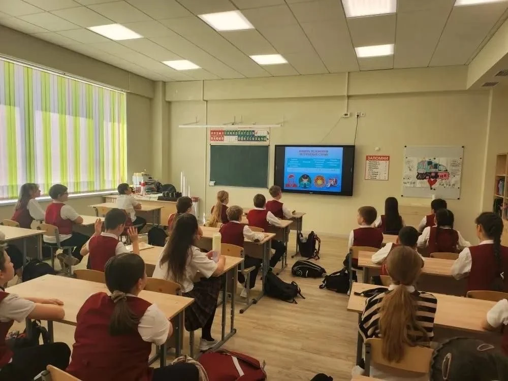 🛡 ПРОФИЛАКТИЧЕСКИЕ БЕСЕДЫ В РАМКАХ «РАЗГОВОРОВ О ВАЖНОМ»  В МБОУ СОШ №11 г. Ессентуки им. Героя РФ К