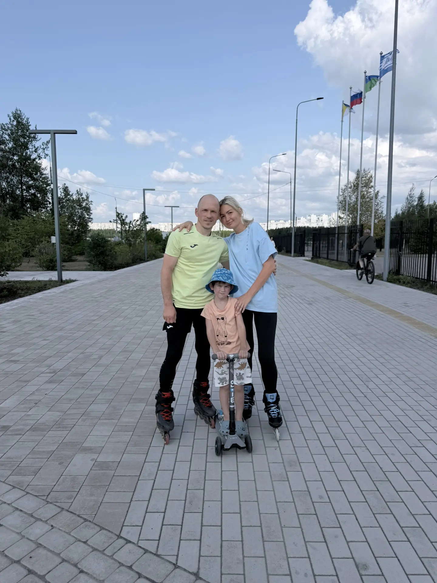 ⠀⠀⠀Физкультура - это не про рекорды, а про здоровье.

⠀⠀⠀Сегодня мы с супругой выбрали ролики, младш