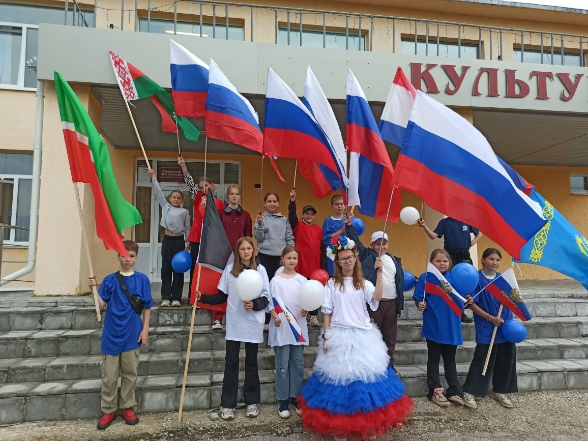 С Днем России, дорогие односельчане! 

🇷🇺12 июня вся наша страна отмечает великий праздник – День 