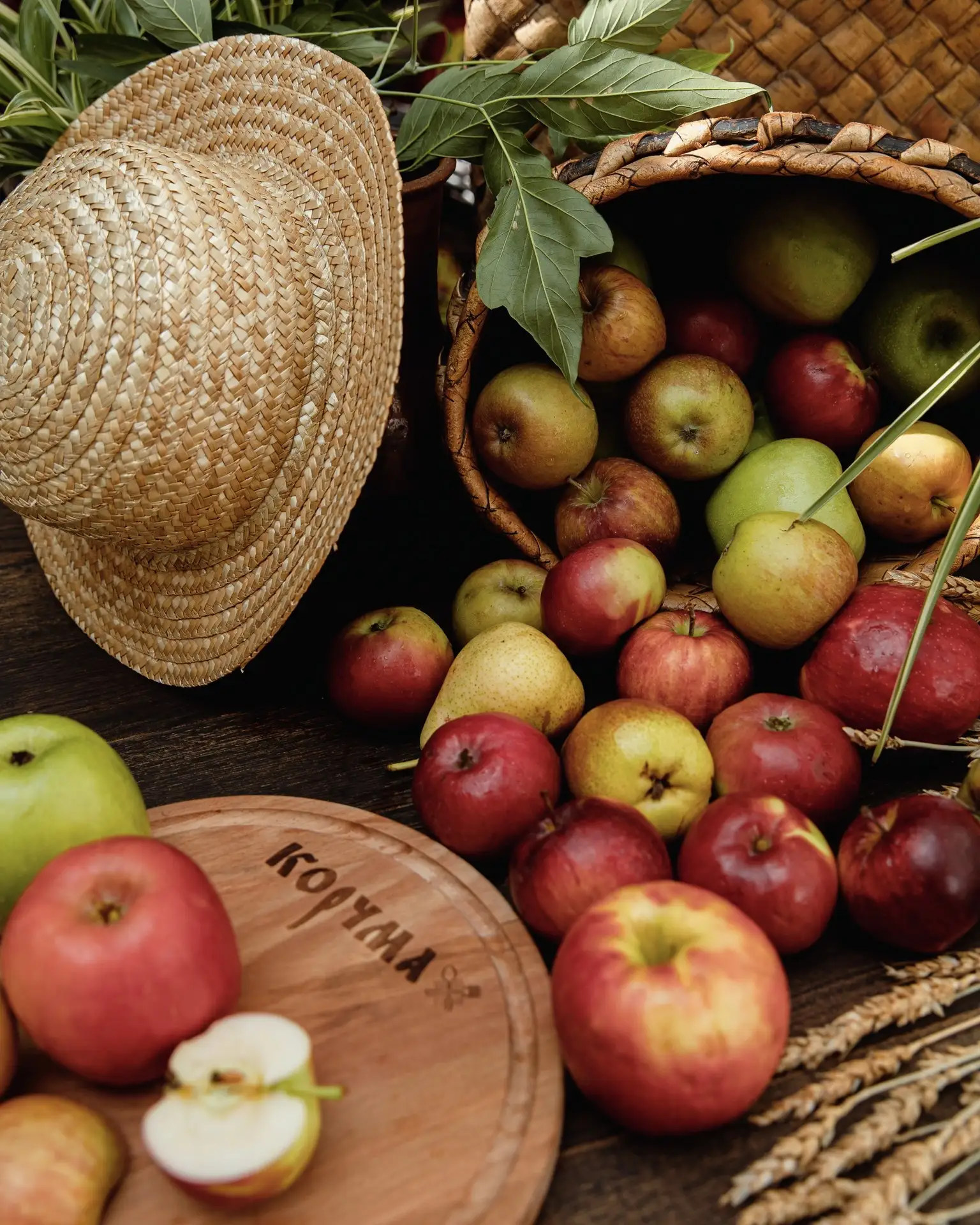 🍎 Яблочный Спас — время яблок, добрых встреч да щедрых угощений! 🌾