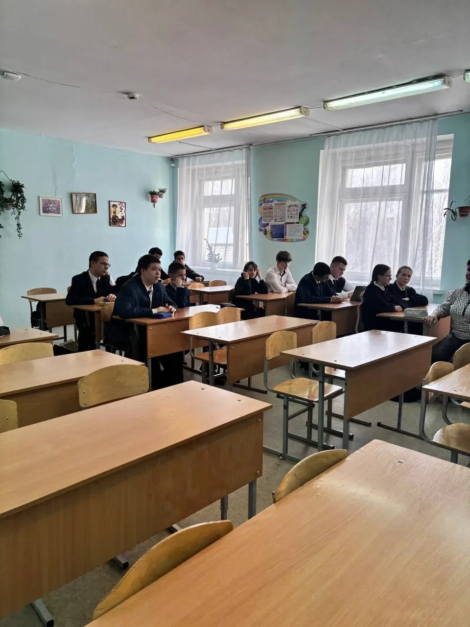 Сегодня в нашу школу приходили студенты из медицинского училища для профилактических бесед с ребятам
