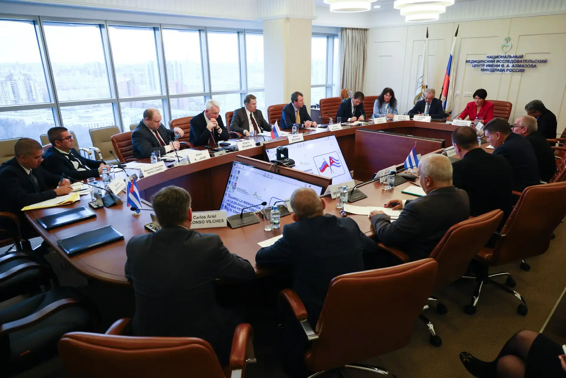 🌐 Михаил Мурашко провел встречу с вице-премьером Кубы Оскаром Перес-Оливой Фрагой  В Санкт-Петербург