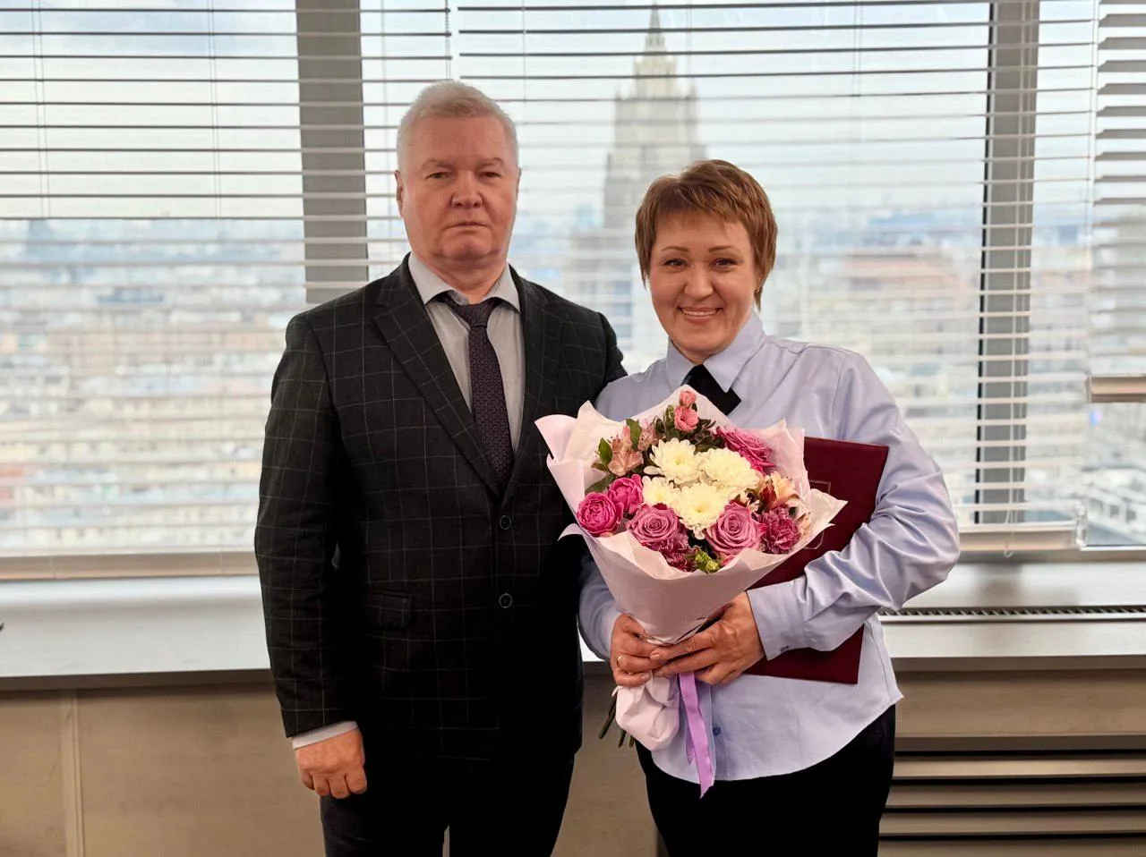 💐 Продолжаем хорошую традицию — вместе поздравлять наших коллег с юбилеями.