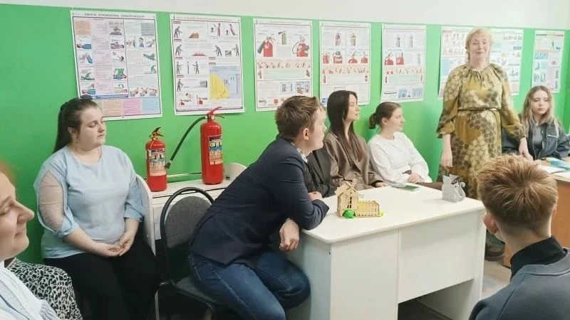 Студенты 3 курса госуниверситета пришли сегодня на практику в наш Центр. Рассказали будущим коллегам