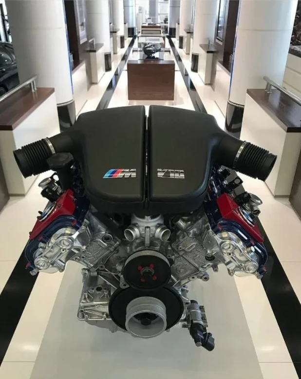 Легендарный V10 от BMW. Гимн инженерии или тест на финансовую выдержку?