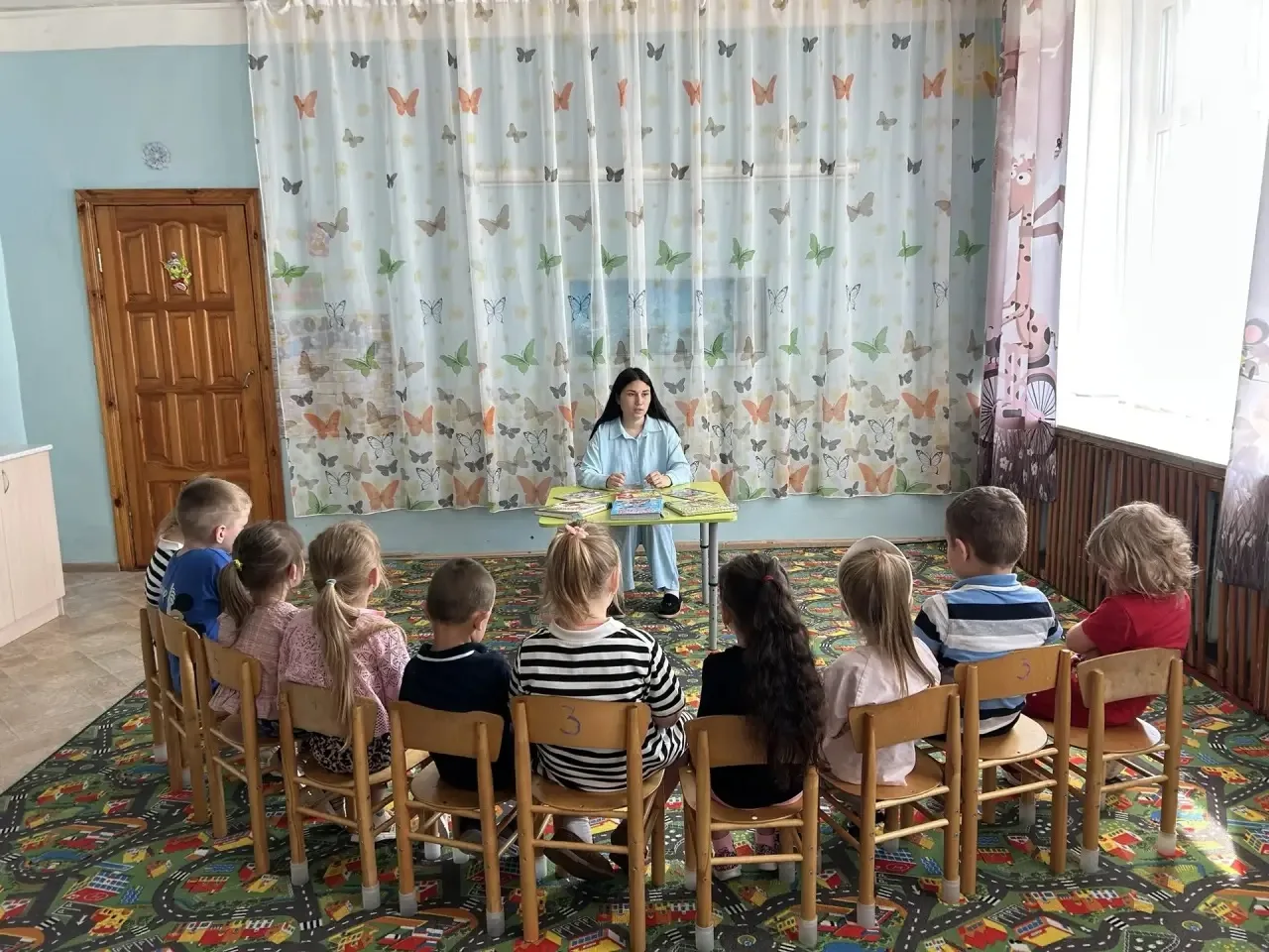 Воспитанница средней группы "Почемучки" приняла участие в акции " Читаем строки о Росси...