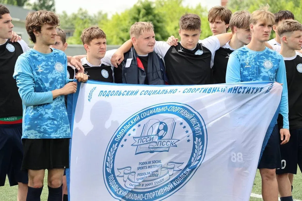 Студенты Подольского социально-спортивного института завоевали серебро на областной футбольной лиге 